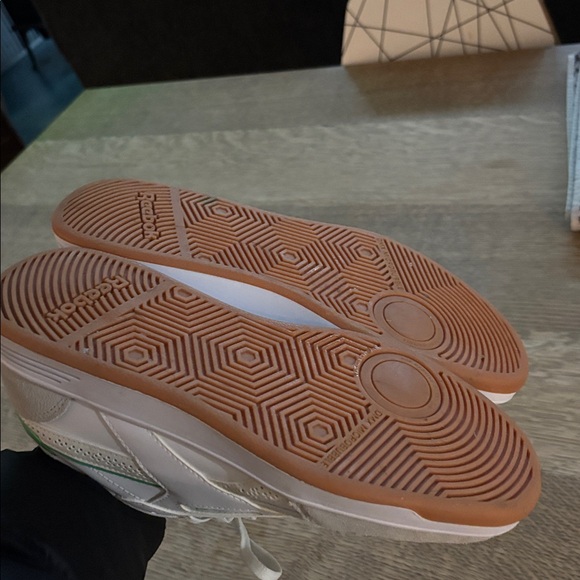 Green Reebok sneakers - Picture 4 of 4